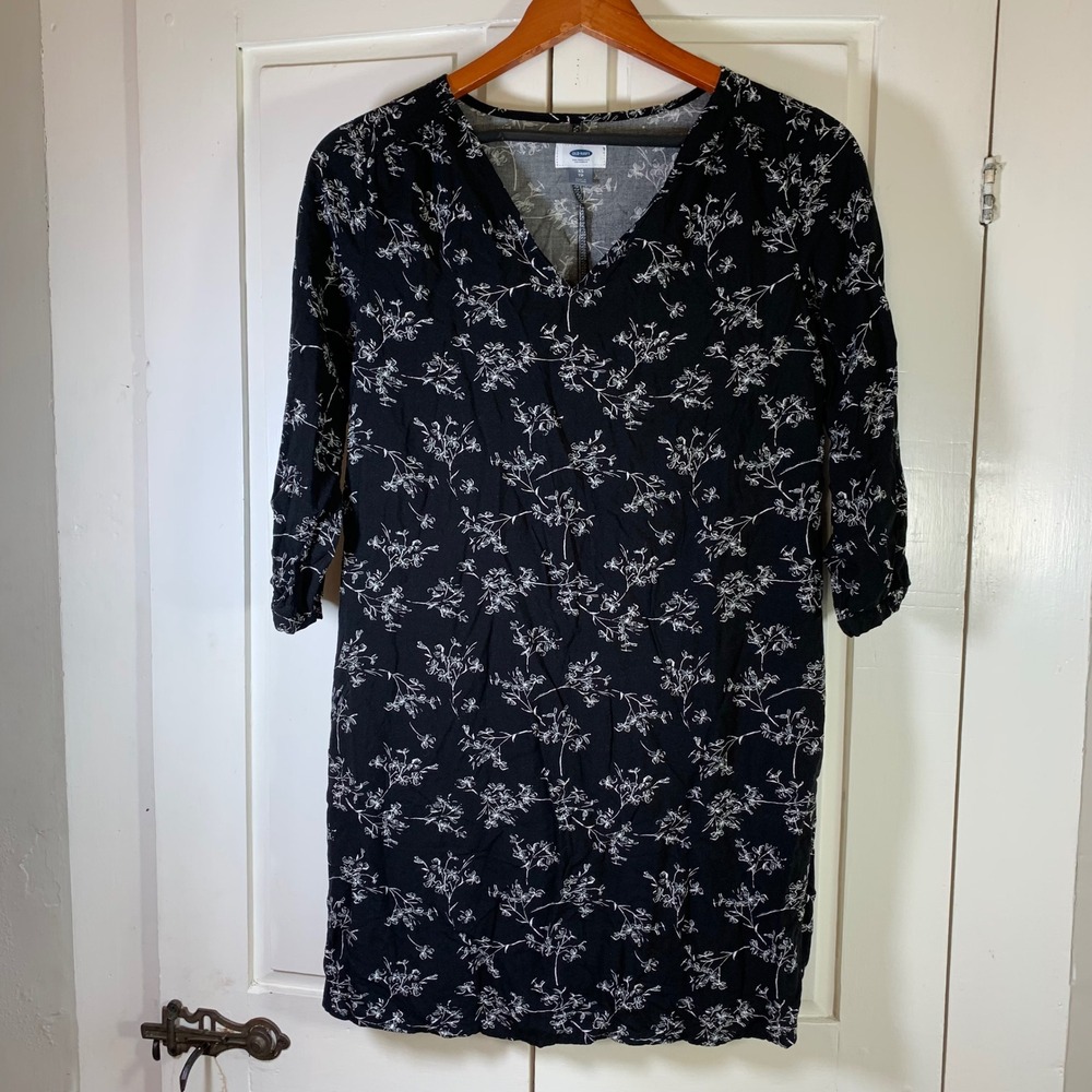 Old Navy Black Floral V-Neck Shift Dress XS Long Sleeve Rayon Boho‎ Minimalist